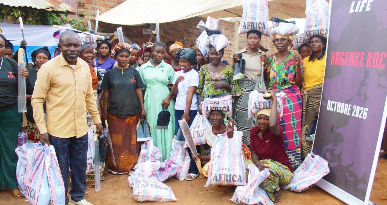 Distribution des vivres, intrants agricoles et outils aratoires à Kabare et Walungu