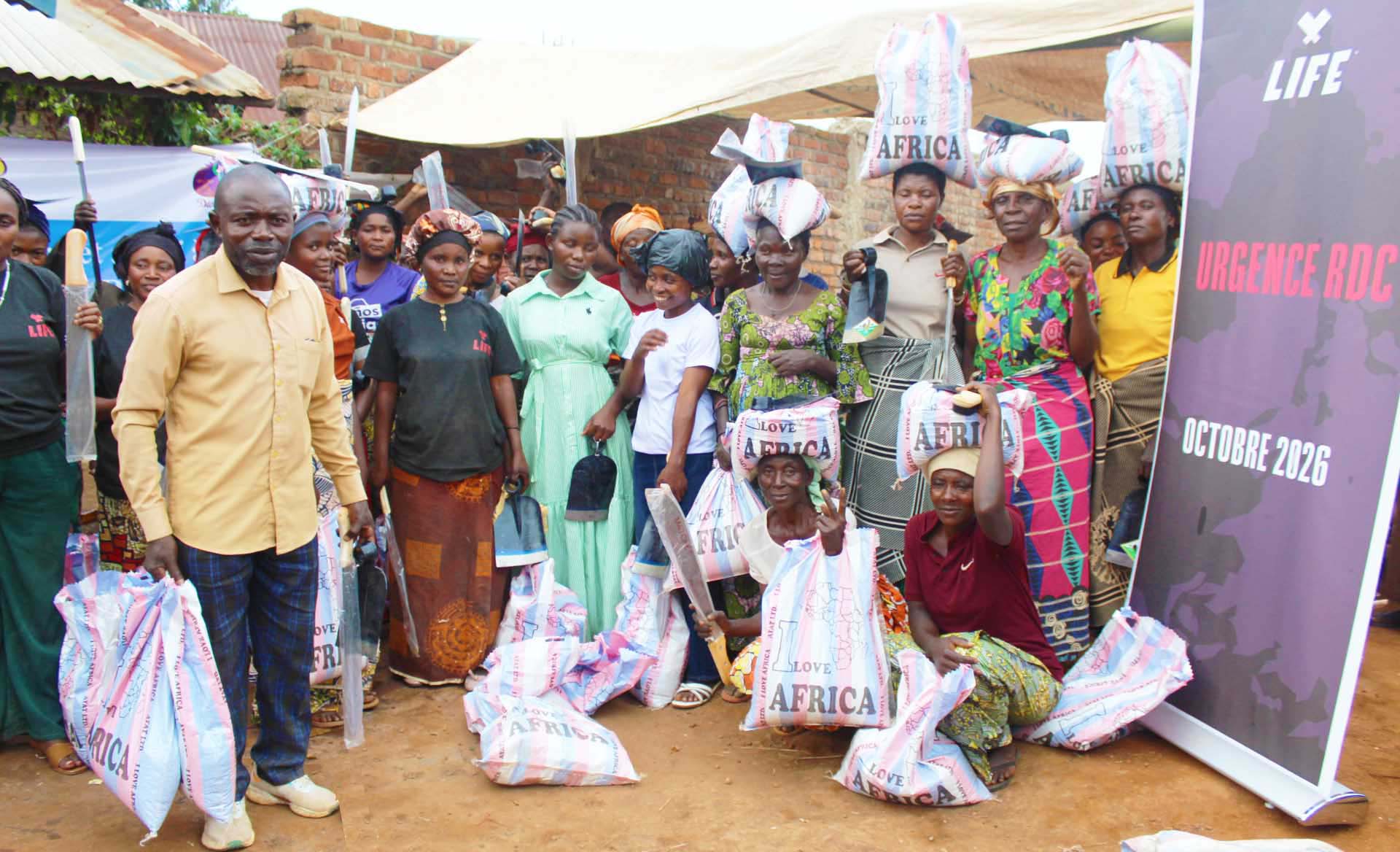 Distribution des vivres, intrants agricoles et outils aratoires à Kabare et Walungu